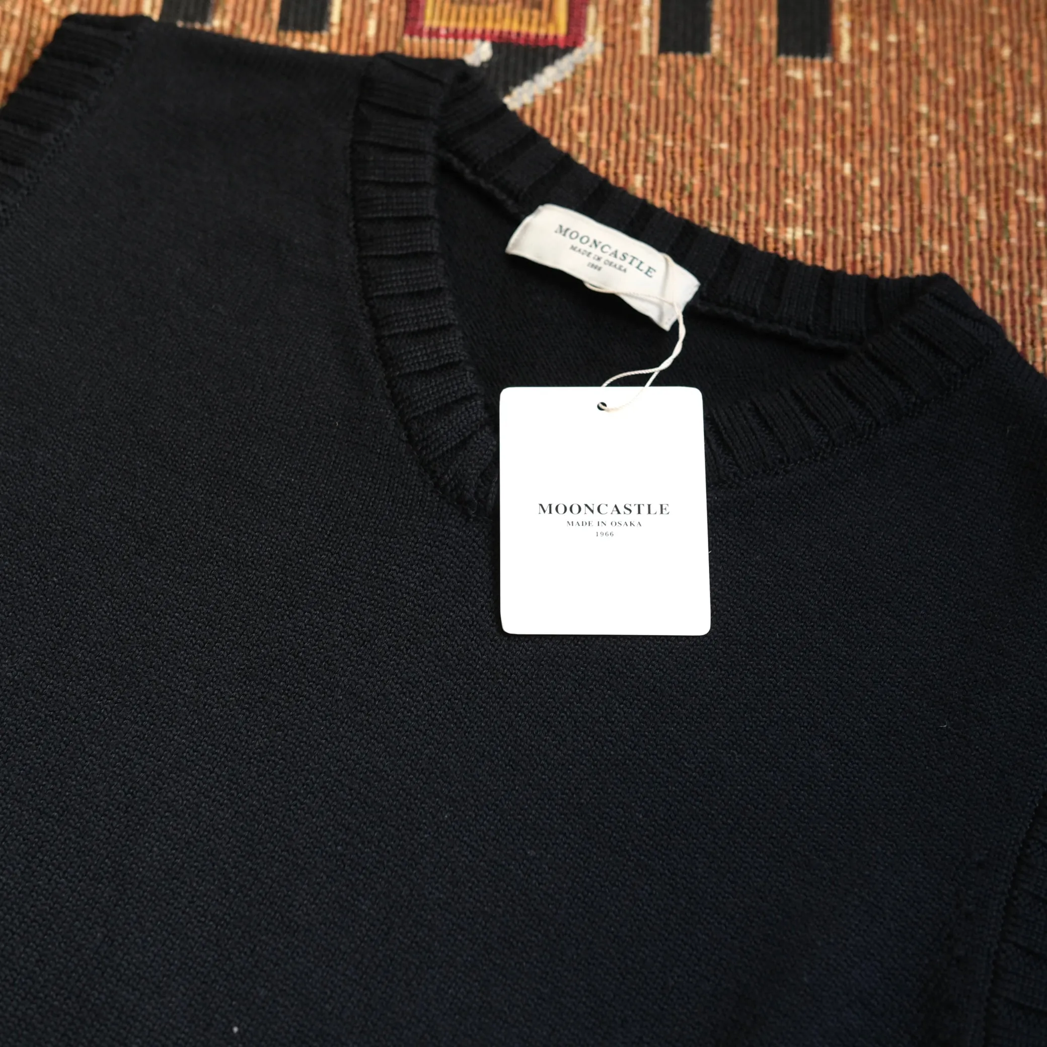 MOONCASTLE Wool V-Neck Vest